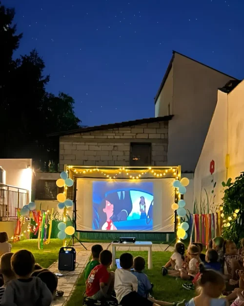 nocenje u vrticu kuca malih stopala